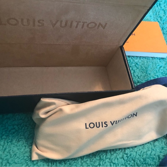 Authentic Women’s Louis Vuitton Sunglass - Picture 8 of 15